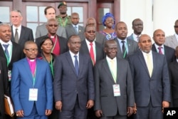 Uganda Vice President Edward Sekandi , second left, front row, Uganda Prime Minister Dr Ruhakana Rugunda, right, and East African Community, Secretary-General Dr. Sezibwera, second right, pose with others, during Burundi peace talks, at Entebbe State House, Dec. 28, 2015.