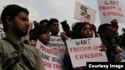 সাংবাদিক নির্যাতন বন্ধের দাবীতে ঢাকায় বিক্ষোভ। ফাইল ফটো।