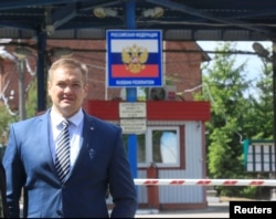 Lithuania's Interior Minister Eimutis Misiunas inspects the Sudargas border crossing point with Russia in Ramoniskiai, Lithuania, June 5, 2017.