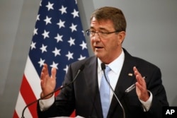 U.S. Defense Secretary Ash Carter attends a news conference at the French Defence Ministry in Paris, France, Jan. 20, 2016.