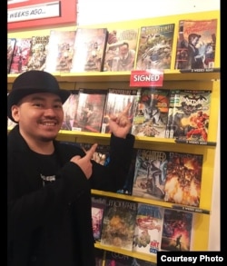 Komikus Ario Anindito saat berkunjung ke toko komik di London (dok: Ario Anindito)