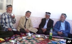 Adliya tizimi ishlamasa-da, deydi olimlar, an'ana va keksalar hamda mahalliy yetakchilar adolatni ta'minlashga harakat qiladi, jamiyatni ushlab turadi