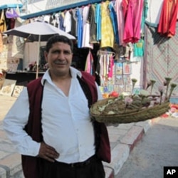Jasmine seller Kmais at Sidi Bou Said