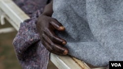 At Ocea Health Center, Yumbe district, a young man is receiving treatment inside of an improvised in-patient treatment ward. (N. Jidovanu/VOA)