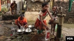 Children collecting drinking water from a home tube well in Teghoria village, North 24 Paraganas. Arsenic-contaminated groundwater has killed scores of people in the vicinity in the past years. (M. Hussain/VOA)