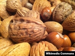 Nuts and seeds are "good" foods that are undereaten by Americans, a study says.