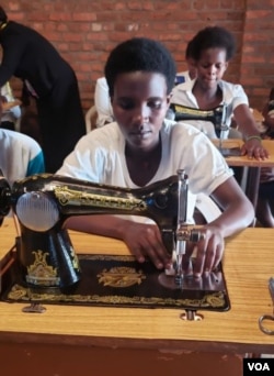 A student learns sewing skills at the Safi Life center in Ndera, a village near Kigali, Rwanda. (E. Rwema/VOA)