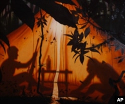 'The Conversation' (2001, detail) was inspired by Clint Eastwood's film 'White Hunter Black Heart.' The artist put himself in the role of the hunter.