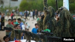 Hamas militants take part in rally commemorating those killed during seven-week war with Israel, Gaza City, Sept. 26, 2014.