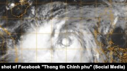 Citra satelit Topan Doksuri di dekat Vietnam pada pagi hari tanggal 13 September.