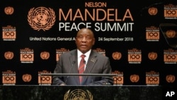 El presidente de Sudáfrica, Cyril Ramaphosa, pronuncia un discurso ante la Cumbre por la Paz de Nelson Mandela en la Asamblea General de las Naciones Unidas, en Nueva York, el lunes 24 de septiembre de 2018. 