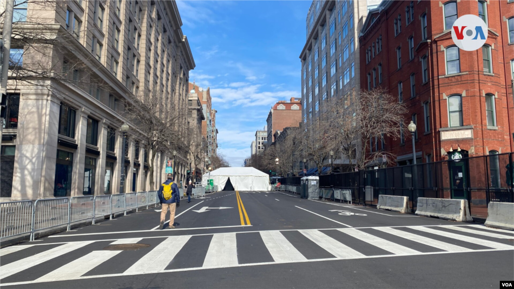 Militares y policías custodian las calles de la ciudad. Domingo 17 de enero de 2021. [Foto: Celia Mendoza]