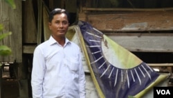 Prak Chhorn, 53, a former Stok Proveuk commune councilor of disbanded Cambodia National Rescue Party in Rukhak Kiri district, Battambang province, December 12, 2021. (Sun Narin/VOA Khmer)