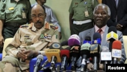 African Union mediator Thabo Mbeki, right, at joint press conference with Sudan Defense Minister Abdel Raheem Muhammad Hussein, in Khartoum (May file photo).