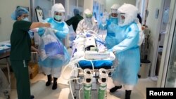 د روغتیا چارواکو له والیانو غوښتي چې د کاروبارونو بیا پرانیستل دې وځنډوي