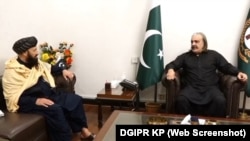 وزيراعلا علي امين ګنډاپور او طالبانو کونسل جنرل حافظ محب الله شاکر