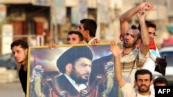 Ðội quân Mahdi của giáo sĩ Muqtada al-Sadr ăn mừng sự rút lui của quân đội Anh khỏi Basra, ngày 7/9/2007