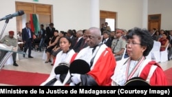 Des membres du Ministère de la Justice malgache, lors d'une cérémonie à Antananarivo. 