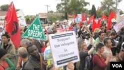 Para aktivis Australia unjuk rasa untuk mendukung para pencari suaka untuk tinggal di Australia (April 2011).