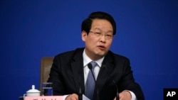 2016年3月12日，中国保险监督管理委员会主席项俊波在人大会议期间的记者会上讲话