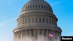 រូបឯកសារ៖ អគារ​វិមាន​សភា​សហរដ្ឋ​អាមេរិក​ ក្នុង​រដ្ឋធានី​វ៉ាស៊ីនតោន ថ្ងៃទី៩ ខែកុម្ភៈ ឆ្នាំ២០២១។