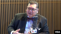 Đặc sứ Hoa Kỳ J. Peter Phạm trả lời phỏng vấn VOA th&#225;ng 12/2018.