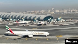 Pesawat Emirates di Bandara Internasional Dubai, Uni Emirat Arab, 13 Januari 2021. (REUTERS/Abdel Hadi Ramahi/File Foto)
