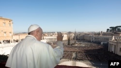 Le pape François peu avant son traditionnel discours "Urbi et Orbi" (à la ville de Rome et au monde), le 25 décembre 2019.