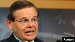 El senador Robert Menéndez argumenta que la democracia venezolana no puede retroceder.