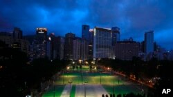 维园烛光如海悼念六四的场面连续第二年消失。（美联社）