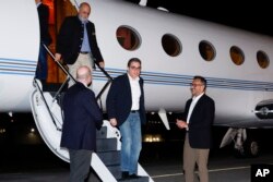  ورود آمریکایی‌های آزاد شده - از جمله سیامک نمازی، مراد طاهباز، و عماد شرقی - به خاک آمریکا (۲۹ شهریور ۱۴۰۲) 