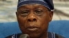 Olusegun Obasanjo, ancien président nigérian, donne un discours à Libreville, le 10 janvier 2004.