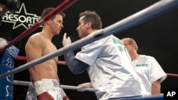 Left to right: Mark Wahlberg plays Micky Ward, Christian Bale plays Dicky Eklund, and Mickey O’Keefe plays himself in THE FIGHTER.