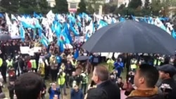 Cəmil Həsənli çıxış edir