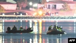 นักประดาน้ำและเรือหลายลำปฏิบัติภารกิจกู้ภัยในแม่น้ำโพโตแมค กรุงวอชิงตัน เมื่อช่วงเช้าวันพฤหัสบดีที่ 30 ม.ค. 2025