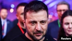 Владимир Зеленский во время мероприятия по случаю 80-й годовщины освобождения концлагеря Освенцим в Бжезинке, Польша, 27 января 2025 года. (фото Reuters/Kacper Pempel)