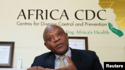 John Nkengasong, directeur de Centers for Disease Control (CDC), lors d'un entretien avec Reuters au siège de l'Union africaine (UA) à Addis-Abeba, Éthiopie, le 11 mars 2020. REUTERS / Tiksa Negeri