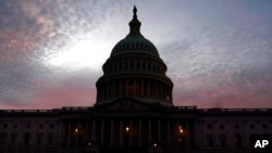 Vista del Capitolio de Estados Unidos al atardecer, el 5 de enero de 2022, en Washington, D.C.
