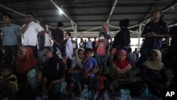 Ethnic Rohingya women rest at a temporary shelter in Bireuen, Aceh province, Indonesia, April 20, 2018. Indonesian fishermen rescued dozens of Rohingya Muslims from a boat stranded off Aceh province on Friday, police said, in the latest attempt by members of the persecuted ethnic group to flee Myanmar by sea.