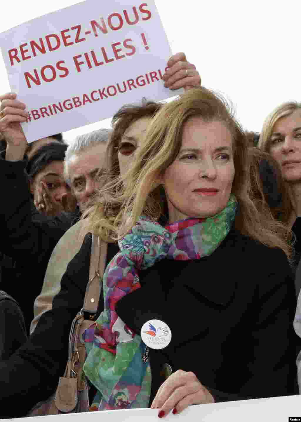 Former French first lady Valerie Trierweiler stands near a placard that reads &quot;Bring back our girls&quot; during a demonstration to pressure government leaders to help search for the Nigerian schoolgirls, near the Eiffel Tower,&nbsp;Paris, May 13, 2014.&nbsp;