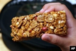 Menteri Pertanian AS Tom Vilsack pada Jumat (3/2) mengumumkan rencana pemerintah untuk menerapkan standar nutrisi baru untuk makanandi sekolah, termasuk batasan penggunaan gula tambahan. (Foto: AP)