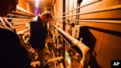 New York State Governor Andrew Cuomo peers into the cell that inmates escaped from at a maximum-security prison near the Canadian border in Dannemora, N.Y., June 6, 2015.