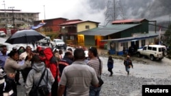 Workers from Freeport-McMoRan Copper & Gold Inc gather during a protest over an accident where 39 workers attending an underground training were trapped when a tunnel collapsed, at Mile 72, near the mining area in Tembagapura of Papua province May 15, 201