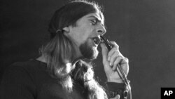 British Blues pioneer John Mayall performs with his band the Bluesbreakers at the "Deutsche Museum" (German Museum) in Munich, Jan. 21, 1970.