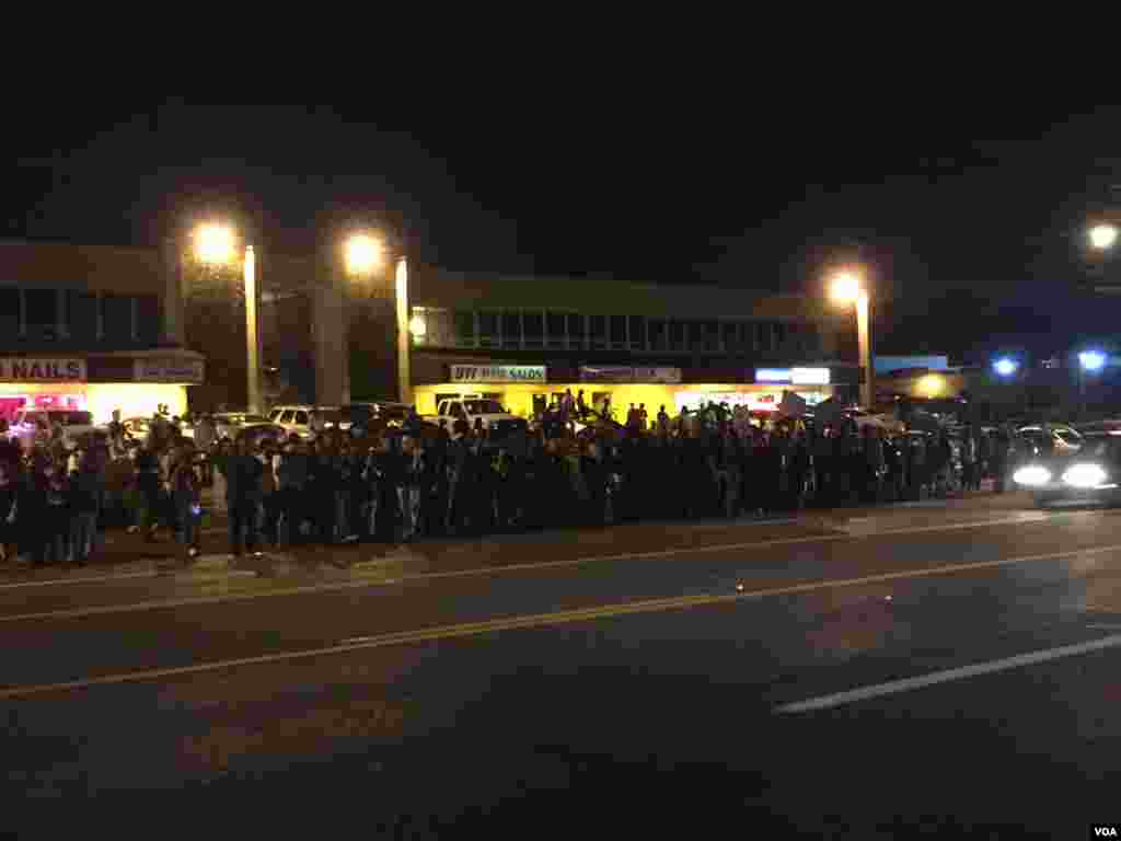 Protesters gather in Ferguson, Missouri, August 10, 2016. (Kane Farabaugh/VOA News)