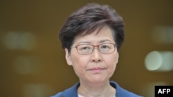 លោកស្រី Carrie Lam ធ្វើ​សន្និសីទ​កាសែត​នៅ​ទីស្នាក់ការ​រដ្ឋាភិបាល​នៅ​ក្នុង​ក្រុង​ហុងកុង កាលពី​ថ្ងៃទី៩ ខែកក្កដា ឆ្នាំ២០១៩។