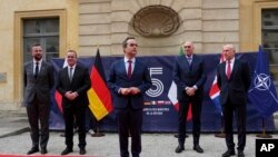 ཕྱི་ཟླ་༣་པའི་ཚེས་༡༢་ཉིན་ཧྥ་རན་སིའི་རྒྱལ་སྲུང་བློན་ཆེན་སི་བྷ་སི་ཤན་ལེ་ཀོར་ནུ་དང་དབྱིན་ཇི། འཇར་མན་ཎི་དང་ཨི་ཊ་ལི། པོ་ལན་ཌི་བཅས་ཀྱི་རྒྱལ་སྲུང་བློན་རྣམས་ལྷན་འཛོམ་གྲོས་མོལ་སྐབས་ཀྱི་འདྲ་པར།