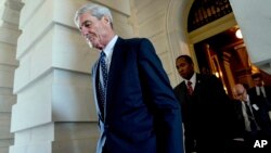 La oficina de Muller ha solicitado la entrega de una gran cantidad de documentos de parte de la Casa Blanca y espera entrevistar a por lo menos una media docena de funcionarios y exfuncionarios en las próximas semanas.