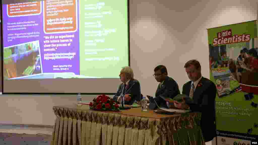 ពិធី​សម្ពោធ​គម្រោង​STEM​​​ គឺ​គម្រោង​ &laquo;មជ្ឈមណ្ឌល​STEM&raquo; ​និង​គម្រោង​&laquo;អ្នកវិទ្យាសាស្ត្រតូច​&raquo; របស់​ស្ថានទូត​អង់គ្លេស​ប្រចាំ​កម្ពុជា ​ក្នុង​រាជធានី​ភ្នំពេញ​​ ​កាល​ពី​ថ្ងៃទី​៩ ខែវិច្ឆិកា​ ឆ្នាំ២០១៦។​​ (ហ៊ាន​ សុជាតា​/ VOA)&nbsp;