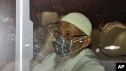 Islamic cleric Abu Bakar Bashir sits inside a van as he leaves upon his release from Gunung Sindur Prison in Bogor, West Java, Indonesia, Jan. 8, 2021. 